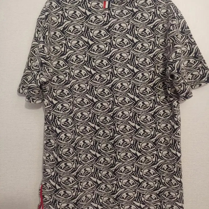 [SOLD OUT] 정품 톰브라운 패턴 반팔 티셔츠 100사이즈