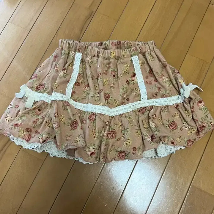 [BUNJANG] LIZLISA Floral Lace Culotte Skirt / LIZLISA 리즈리사 꽃무늬 레이스 큐롯 스커트