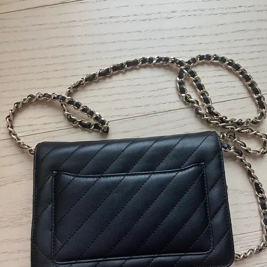 [BUNJANG] Louis Quatorze Black Quilted Chain Bag / (1회 착용)루이까또즈 블랙 체인백