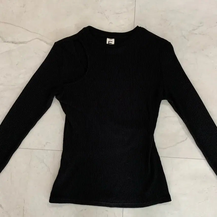 [BUNJANG] EKHON Slit Top / EKHON 보테 슬릿탑 에센셜