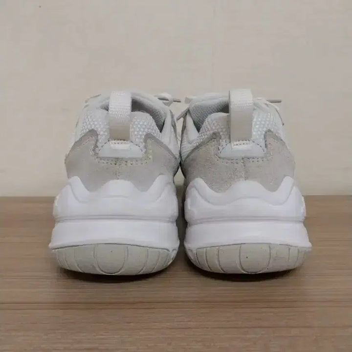 [BUNJANG] Nike Tech Hera White Running Shoes (235) / 여성 나이키 테크 헤라 화이트 런닝화, 운동화 (235)