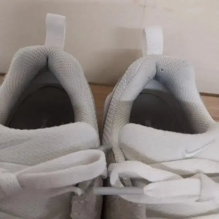 [BUNJANG] Nike Tech Hera White Running Shoes (235) / 여성 나이키 테크 헤라 화이트 런닝화, 운동화 (235)