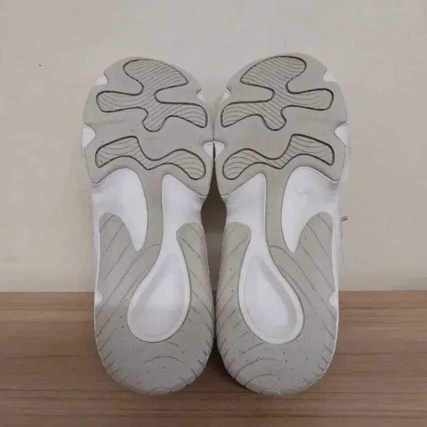 [BUNJANG] Nike Tech Hera White Running Shoes (235) / 여성 나이키 테크 헤라 화이트 런닝화, 운동화 (235)