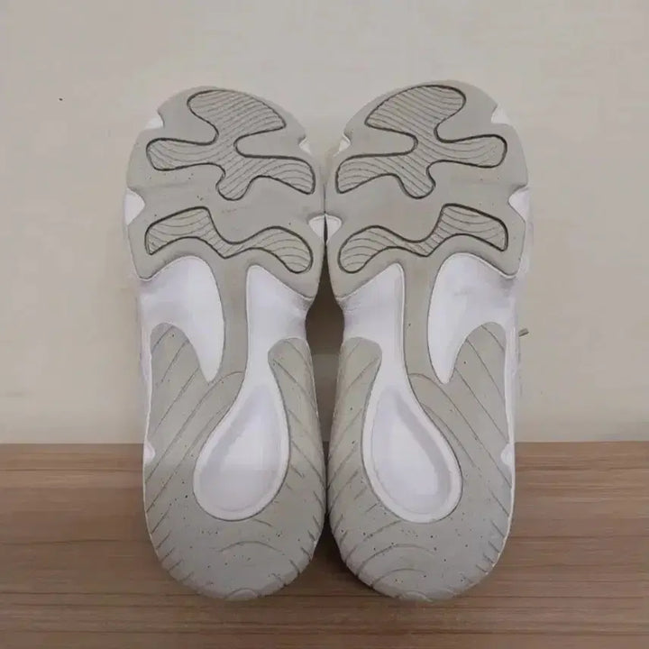 [BUNJANG] Nike Tech Hera White Running Shoes (235) / 여성 나이키 테크 헤라 화이트 런닝화, 운동화 (235)