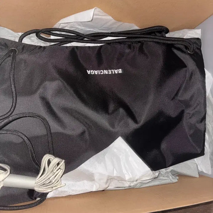 [BUNJANG] Balenciaga 3XL Eggshell Size 42 / 발렌시아가 3XL 에그쉘 42사이즈