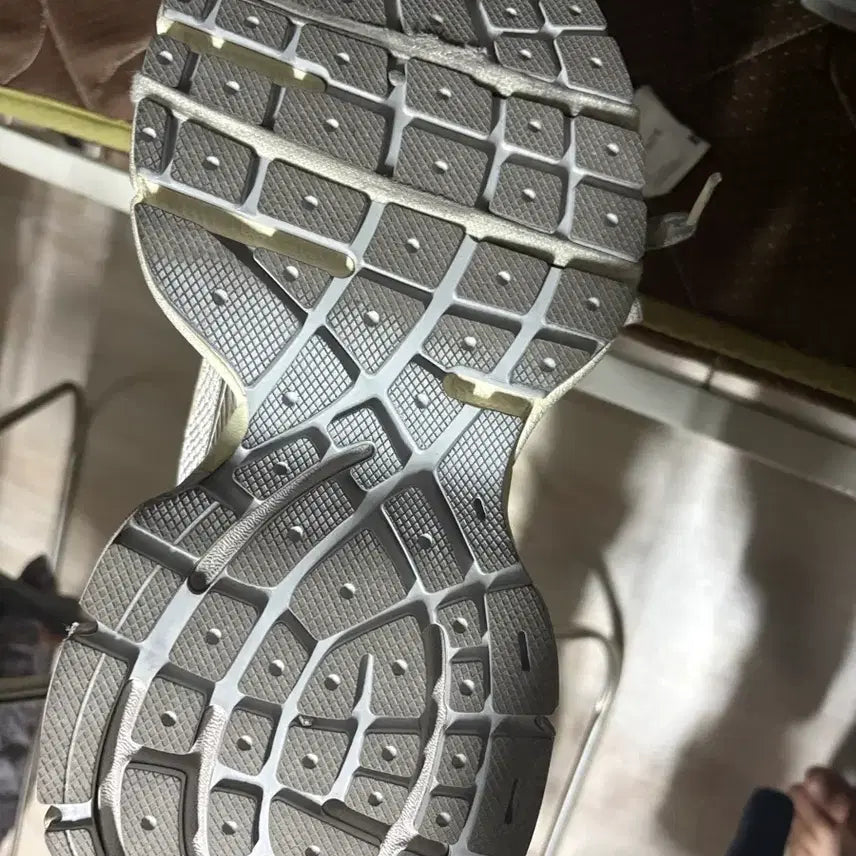 [BUNJANG] Balenciaga 3XL Eggshell Size 42 / 발렌시아가 3XL 에그쉘 42사이즈