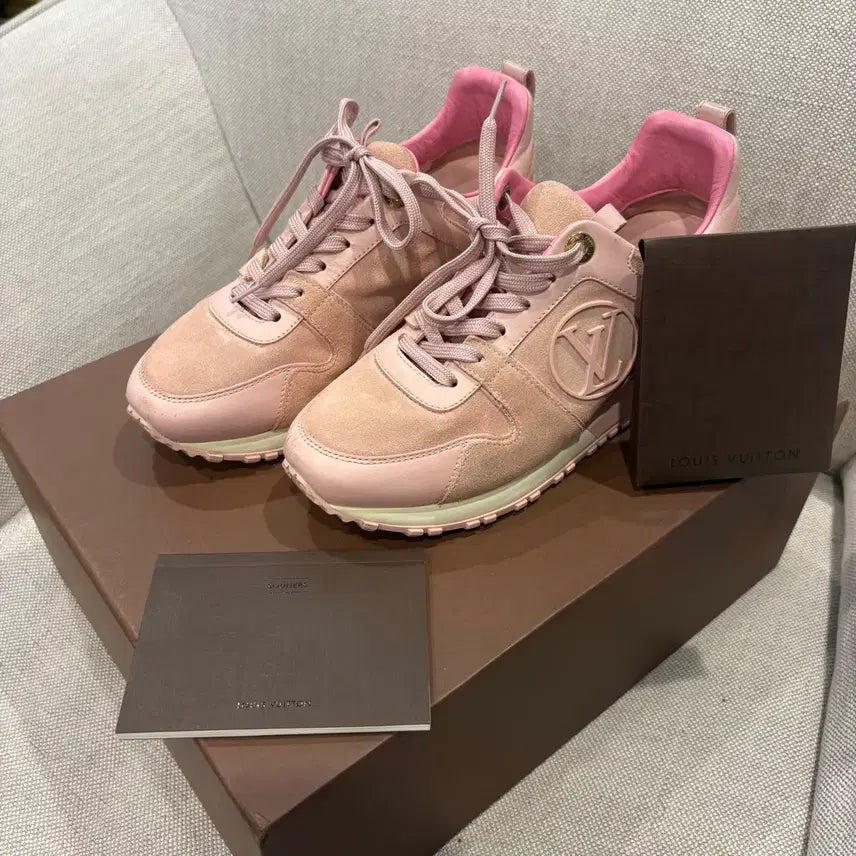 [SOLD OUT] [35] 루이비통 LV 런어웨이 스니커즈