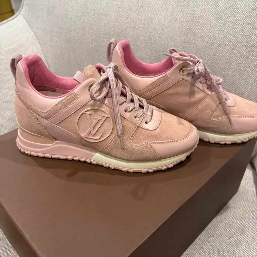 [SOLD OUT] [35] 루이비통 LV 런어웨이 스니커즈