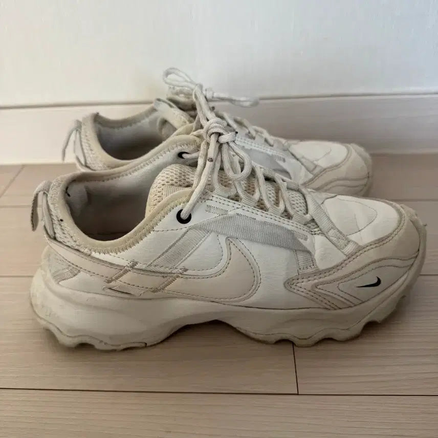 [BUNJANG] Nike 240 Sneakers / 나이키 운동화 240