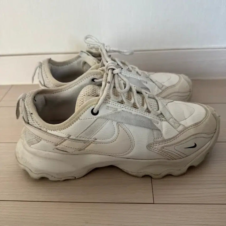 [BUNJANG] Nike 240 Sneakers / 나이키 운동화 240