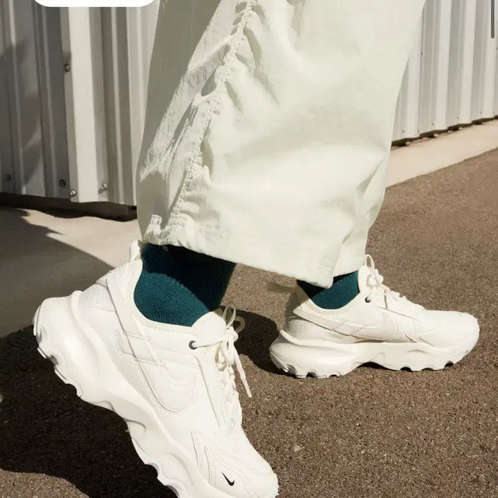 [BUNJANG] Nike 240 Sneakers / 나이키 운동화 240