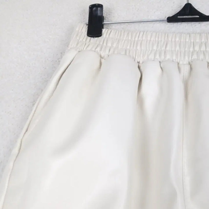 [SOLD OUT] 여성 아이보리 레더 반바지(S)