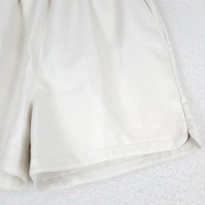 [SOLD OUT] 여성 아이보리 레더 반바지(S)