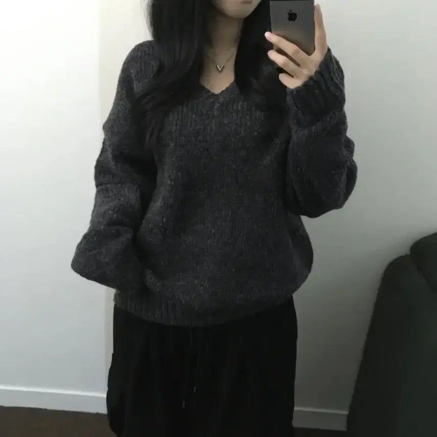 [BUNJANG] IVE Leeseo Knit Charcoal (V-neck) / 리즈리버 보카시 믹스 니트 챠콜 (브이넥 ver.)