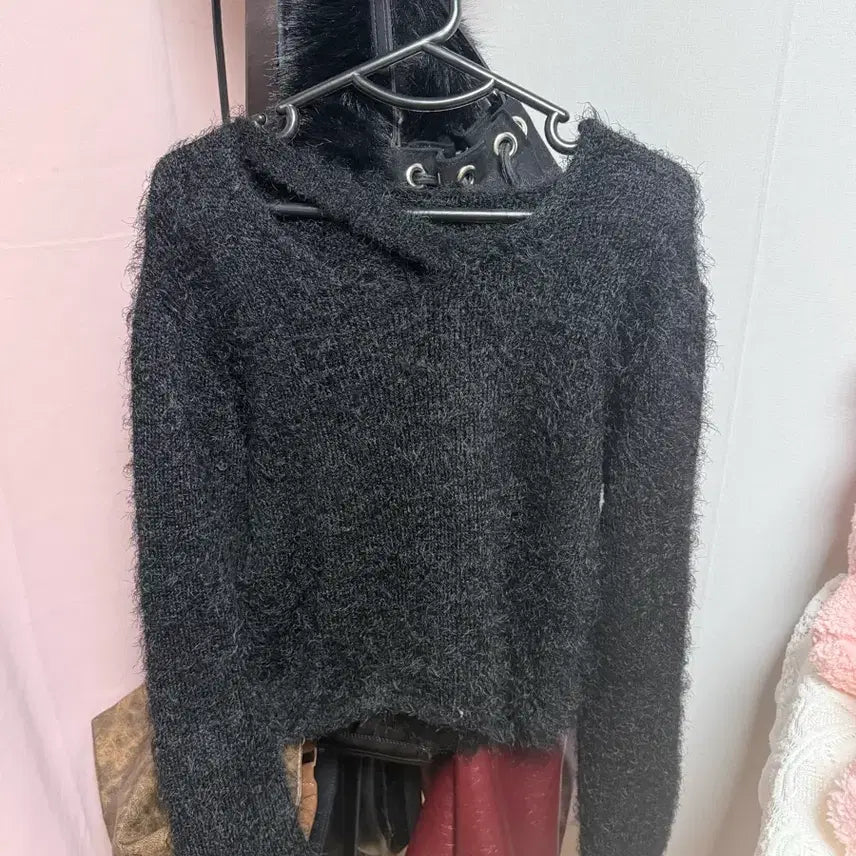 [BUNJANG] Black Slit Detail Knit Sweater / 트임 얇은털니트