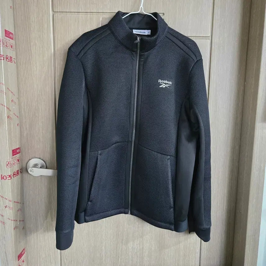 [BUNJANG] Reebok Black Zip-Up Training Jacket / 리복 블랙 집업 트레이닝 자켓