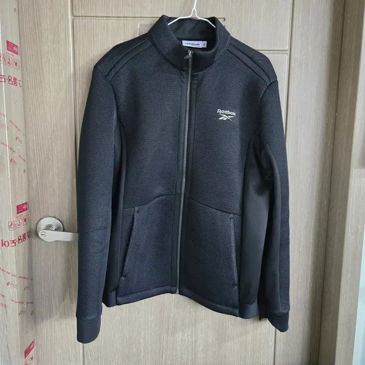 [BUNJANG] Reebok Black Zip-Up Training Jacket / 리복 블랙 집업 트레이닝 자켓