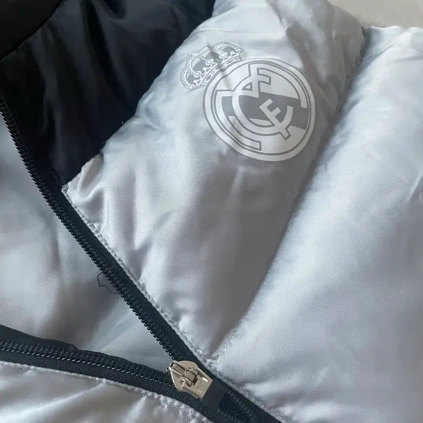 [BUNJANG] Real Madrid Hooded Padded Vest / 레알마드리드 후드 패딩조끼 S