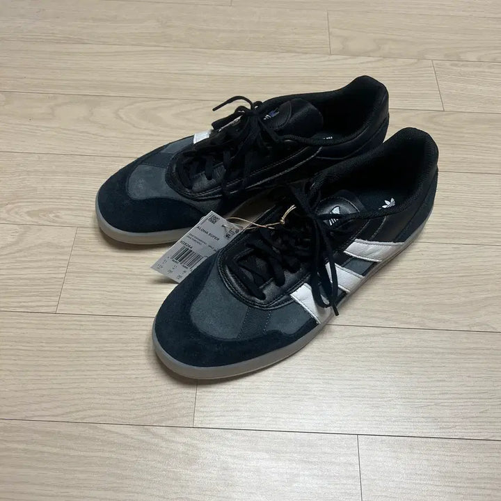 [SOLD OUT] 아디다스 x 마크 곤잘레스 알로하 슈퍼 코어 블랙 295사이즈