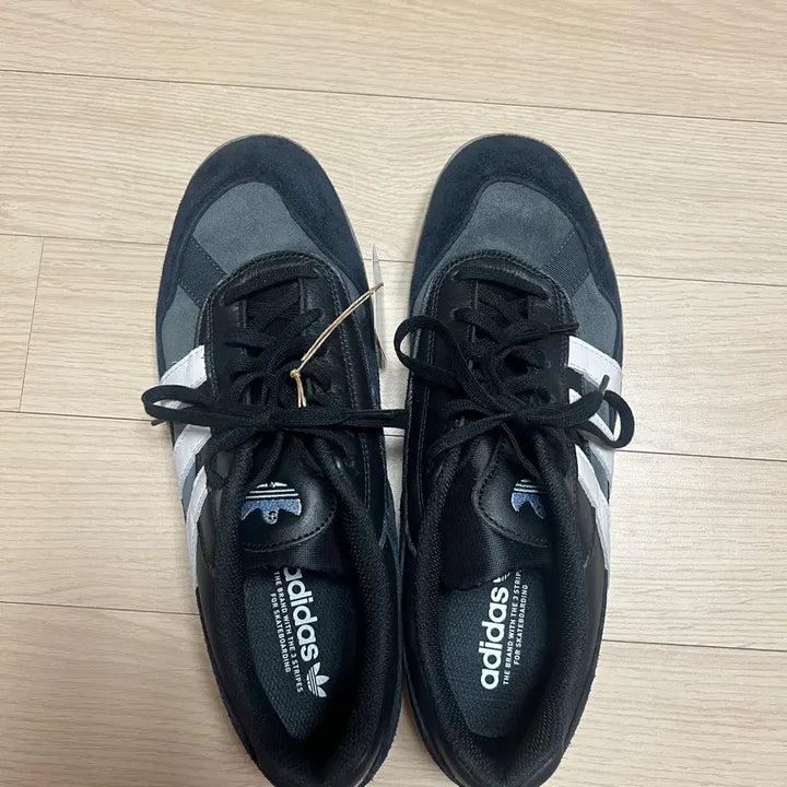 [SOLD OUT] 아디다스 x 마크 곤잘레스 알로하 슈퍼 코어 블랙 295사이즈