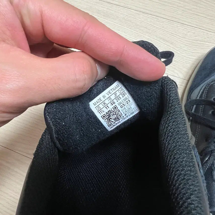 [SOLD OUT] 아디다스 x 마크 곤잘레스 알로하 슈퍼 코어 블랙 295사이즈