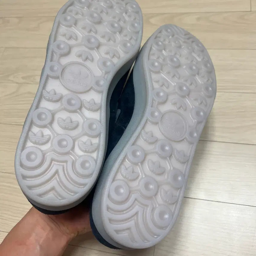 [SOLD OUT] 아디다스 x 마크 곤잘레스 알로하 슈퍼 코어 블랙 295사이즈