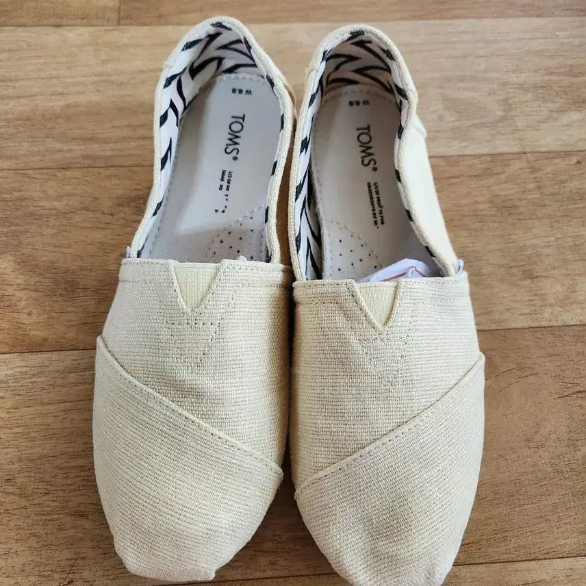 [SOLD OUT] 탐스 아이보리 캔버스 여성 단화 슬립온