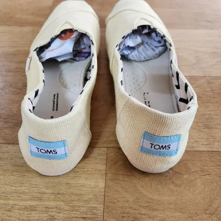 [SOLD OUT] 탐스 아이보리 캔버스 여성 단화 슬립온
