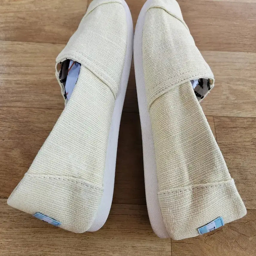 [SOLD OUT] 탐스 아이보리 캔버스 여성 단화 슬립온