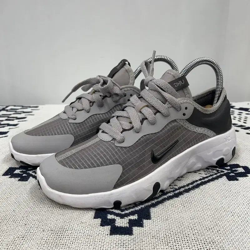 [BUNJANG] Nike Renew Lucent Running Shoes (Size 225) / 나이키 리뉴 루센트 런닝화 운동화 225 E02068