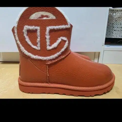 [BUNJANG] Telfar Orange Boots (Size 230) / UGG x Telfar 콜라보 오렌지 부츠230