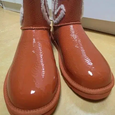 [BUNJANG] Telfar Orange Boots (Size 230) / UGG x Telfar 콜라보 오렌지 부츠230