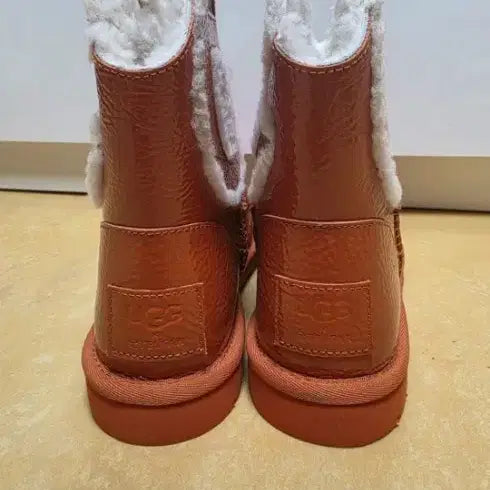 [BUNJANG] Telfar Orange Boots (Size 230) / UGG x Telfar 콜라보 오렌지 부츠230