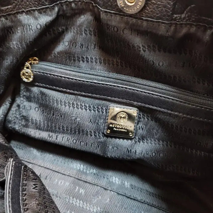 [BUNJANG] Metro City Black Leather Shoulder Bag / 메트로시티 블랙 가죽 솔더백 (정품)