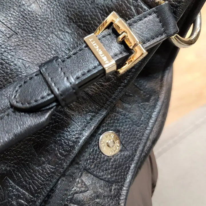 [BUNJANG] Metro City Black Leather Shoulder Bag / 메트로시티 블랙 가죽 솔더백 (정품)