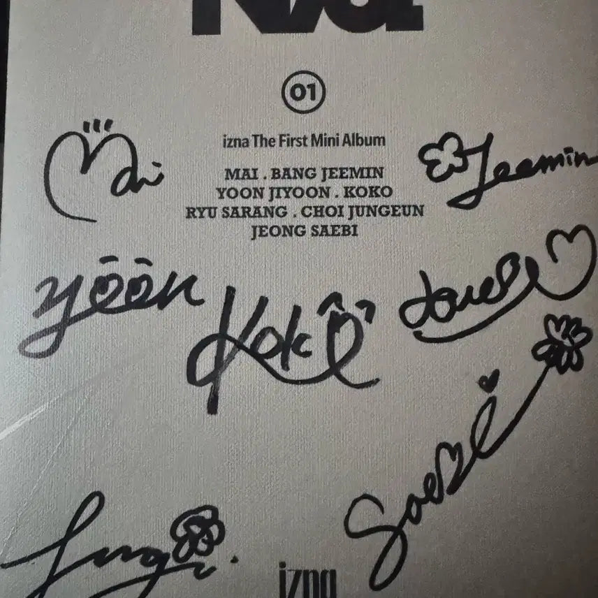 izna 이즈나 1집 친필 사인 비매