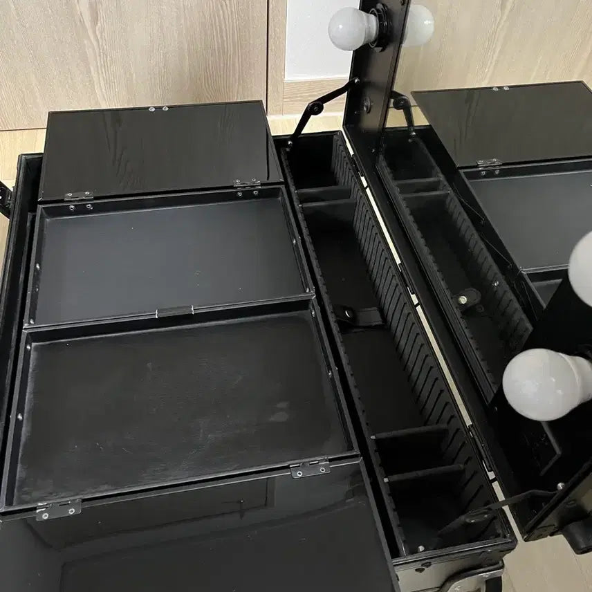 [BUNJANG] Black Lighted Makeup Carry Case / 블랙 조명 메이크업 캐리어