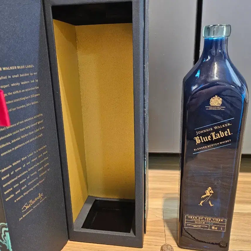 [BUNJANG] Johnnie Walker Blue Label Tiger Year Limited Edition Empty Bottle / 조니워커 블루 라벨 호랑이해 한정판 공병입니다