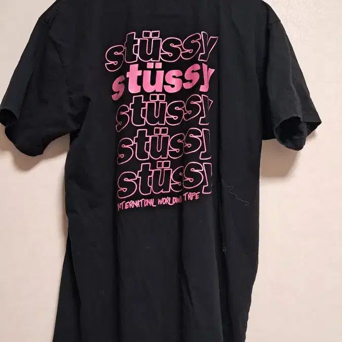 [BUNJANG] Stussy Black T-shirt / 스투시 블랙 반팔티 핑크 로고