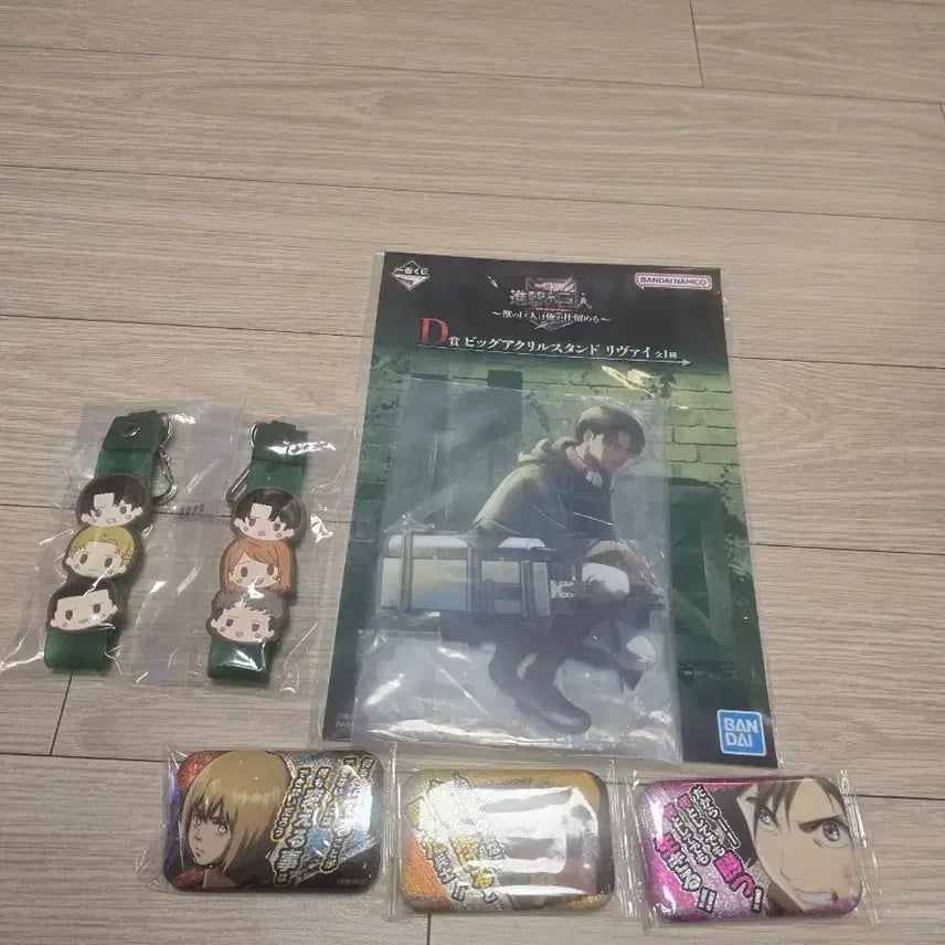 [BUNJANG] Attack on Titan Levi Acrylic Stand + Goods Set / 진격의 거인 리바이 아크릴 스탠드 + 굿즈 세트