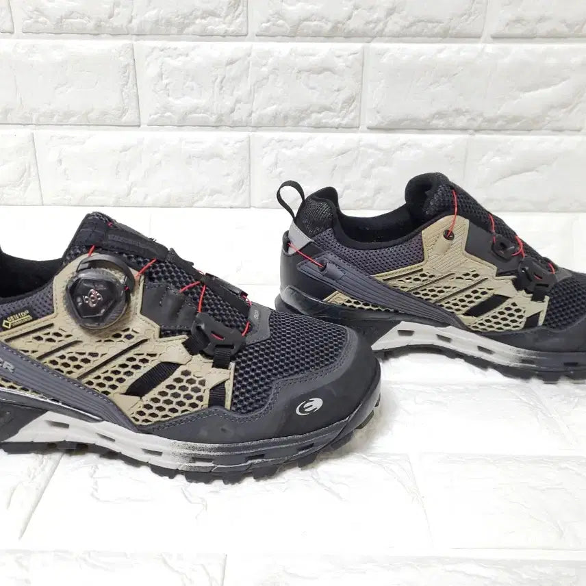 [BUNJANG] Aider Gore-Tex Hiking and Trekking Shoes / 아이더 고어텍스 등산화겸 트래킹화 240사이즈