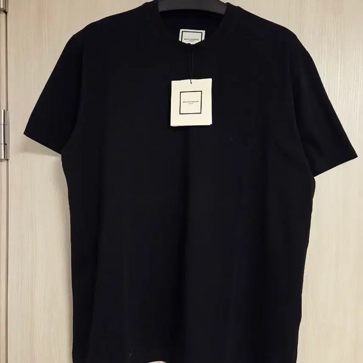 [BUNJANG] Wooyoungmi 25FW Black Square Logo T-shirt / [새제품] 우영미 25FW 블랙 스퀘어 자수로고 반팔 티셔츠 46