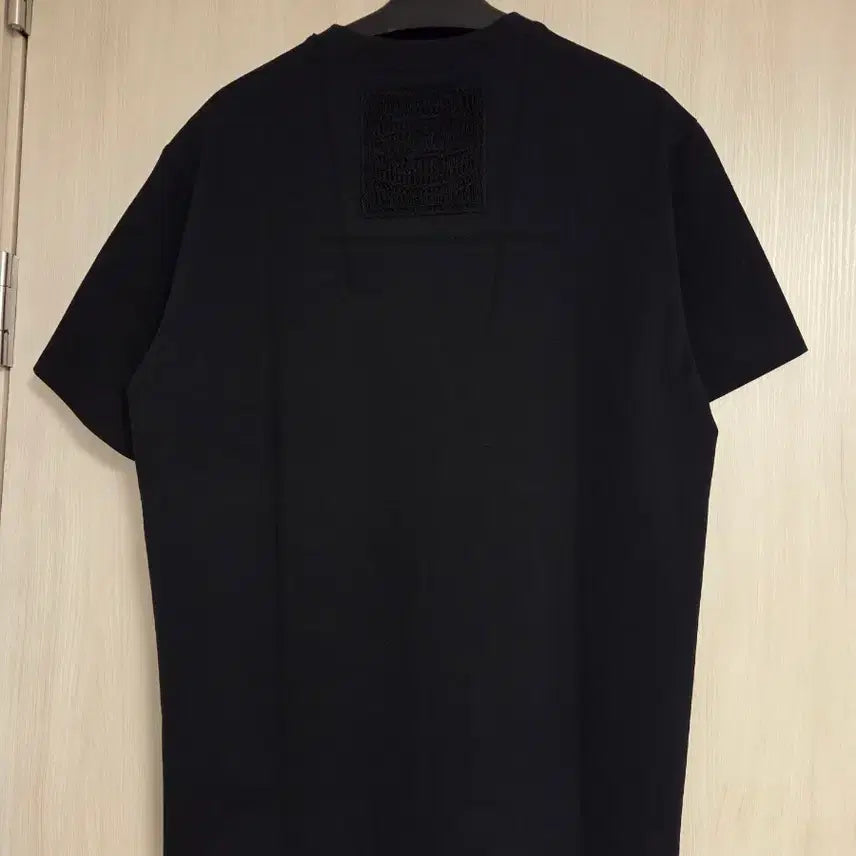 [BUNJANG] Wooyoungmi 25FW Black Square Logo T-shirt / [새제품] 우영미 25FW 블랙 스퀘어 자수로고 반팔 티셔츠 46