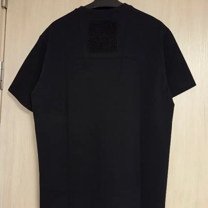 [BUNJANG] Wooyoungmi 25FW Black Square Logo T-shirt / [새제품] 우영미 25FW 블랙 스퀘어 자수로고 반팔 티셔츠 46