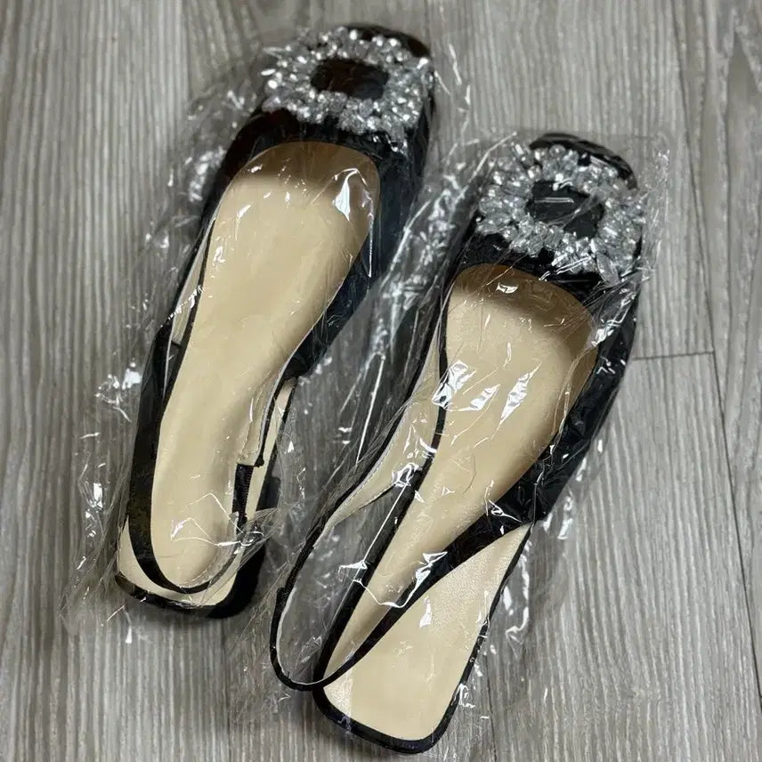 [SOLD OUT] 새상품) 블랙 큐빅 장식 샌들 슬링