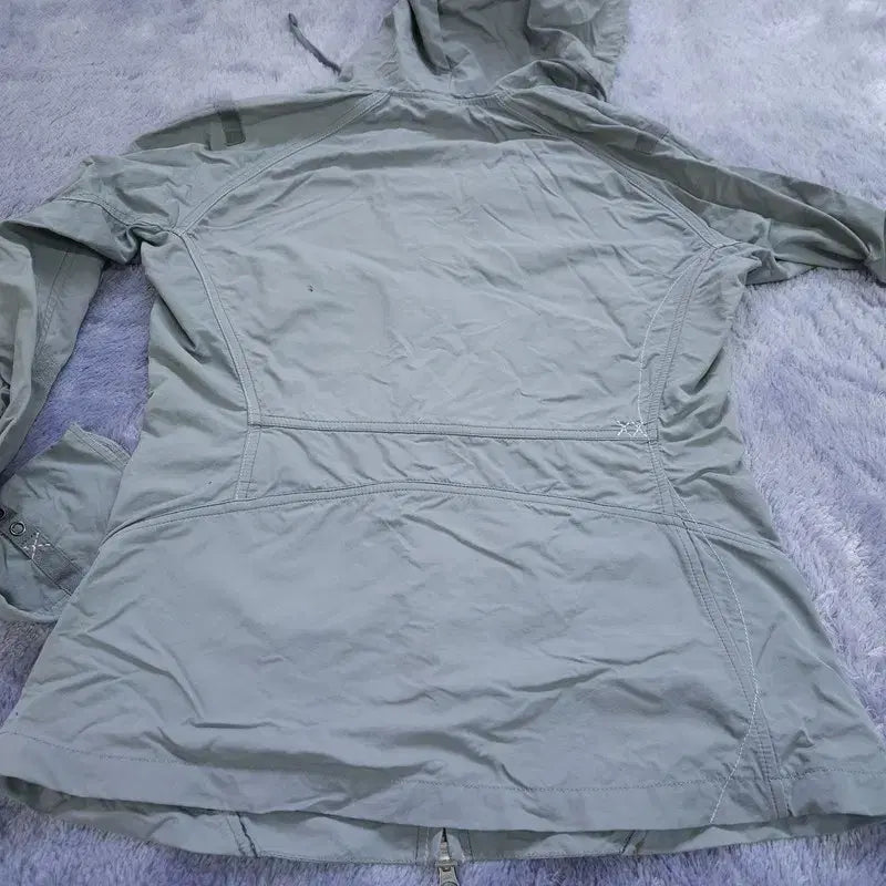 [BUNJANG] Mountain Hardwear Windbreaker Jacket / [8] 마운틴하드웨어 바람막이 자켓