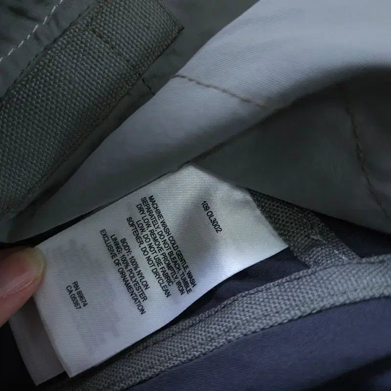 [BUNJANG] Mountain Hardwear Windbreaker Jacket / [8] 마운틴하드웨어 바람막이 자켓