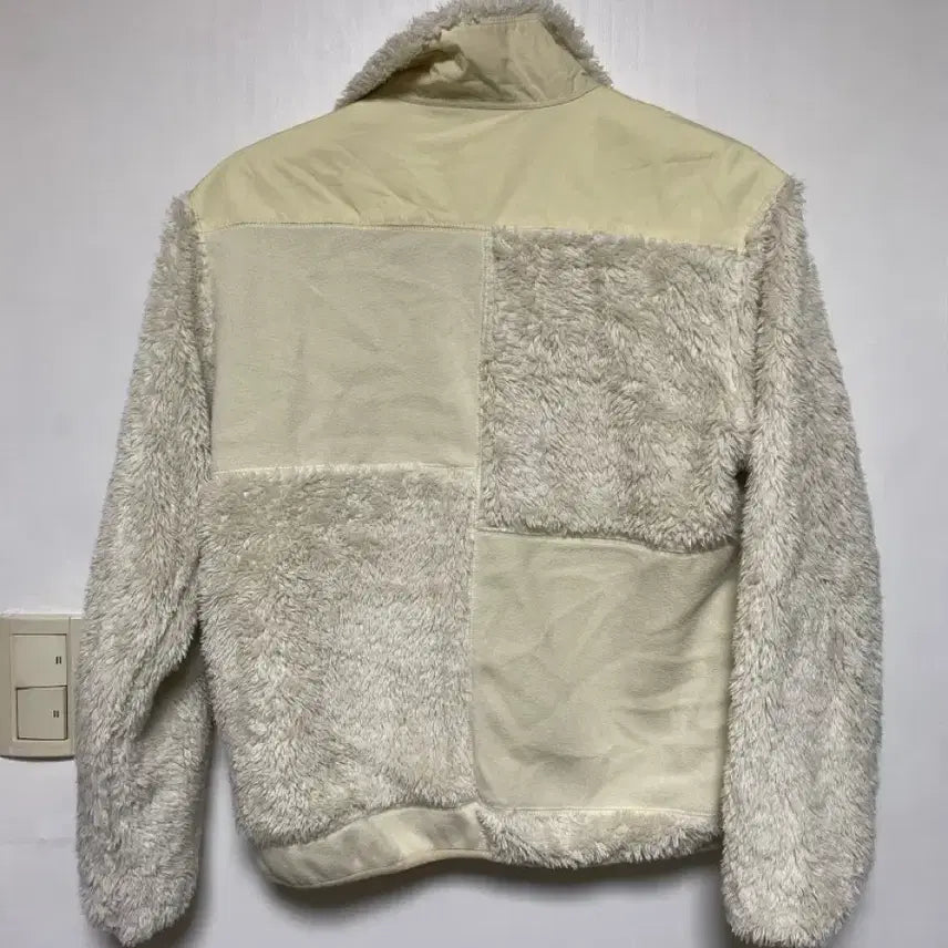 [BUNJANG] LEVIS Ivory Fleece Jacket (Size S) / [LEVIS] 리바이스 아이보리색 플리스 자켓 S사이즈