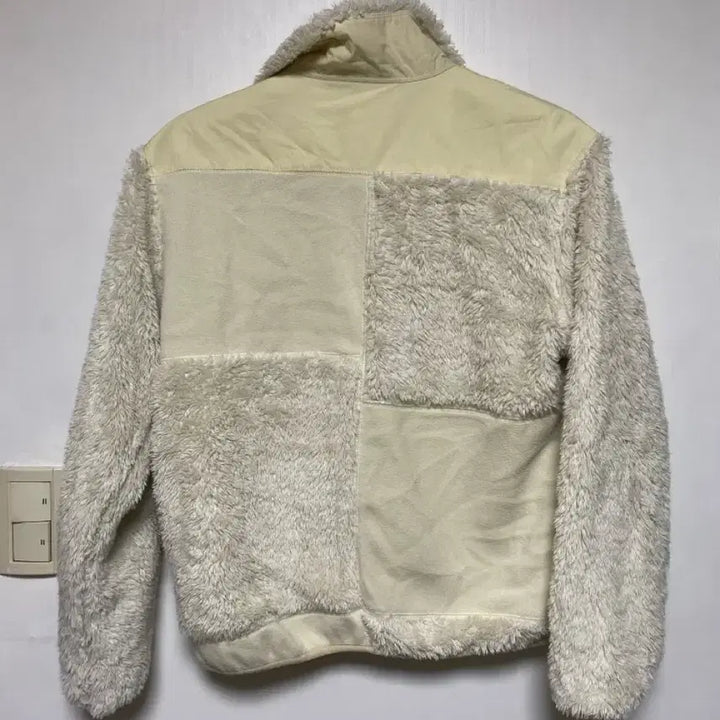 [BUNJANG] LEVIS Ivory Fleece Jacket (Size S) / [LEVIS] 리바이스 아이보리색 플리스 자켓 S사이즈