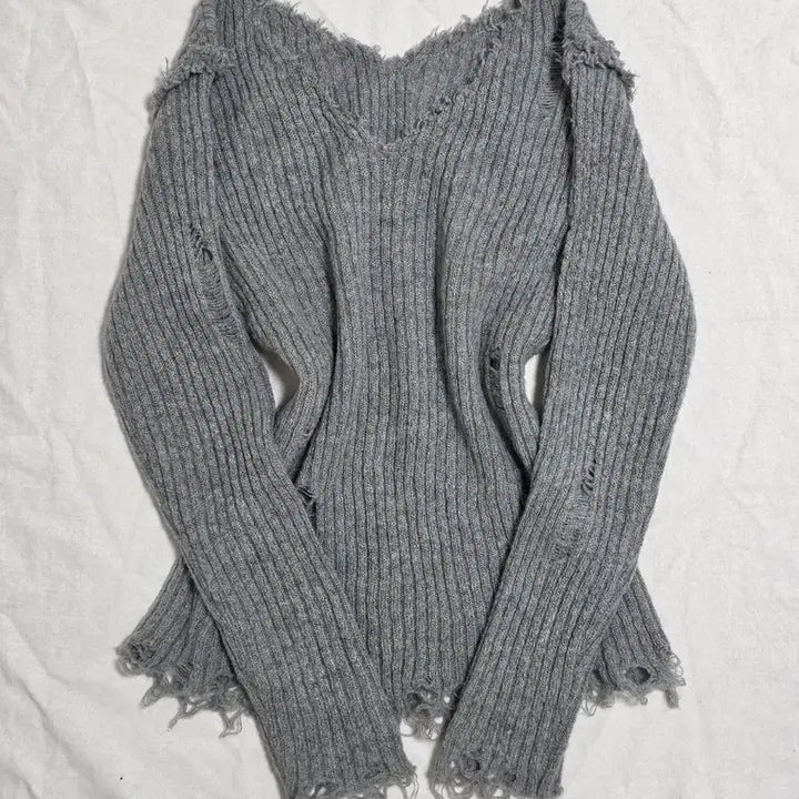 [BUNJANG] Grunge Wool Damage V-Neck Knit / 그런지 울 데미지 브이넥 니트